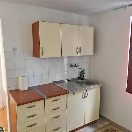 Apartment Ab- 1 *