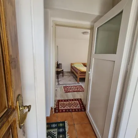 Apartment Ab- 1 *